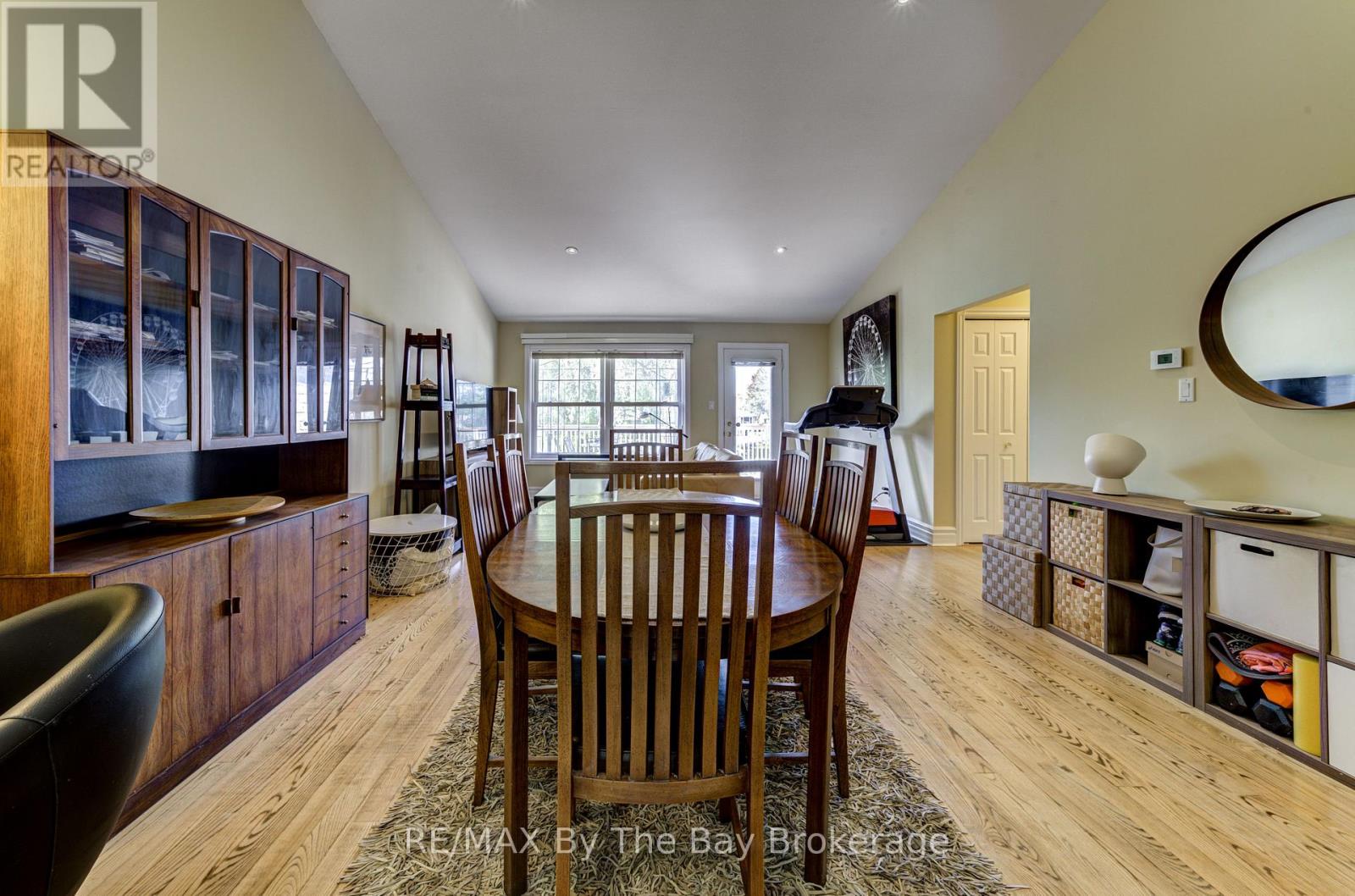 1902 River Road W, Wasaga Beach, Ontario  L9Z 2W2 - Photo 9 - S12403772