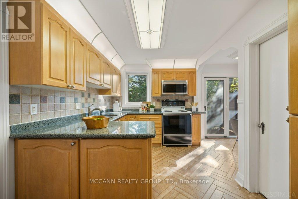 118 Braeside Road, Toronto (Lawrence Park North), Ontario  M4N 1Y2 - Photo 12 - C12403505