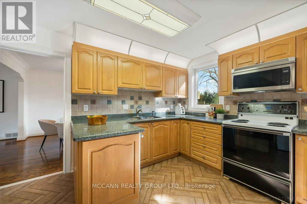 118 Braeside Road, Toronto (Lawrence Park North), Ontario  M4N 1Y2 - Photo 13 - C12403505