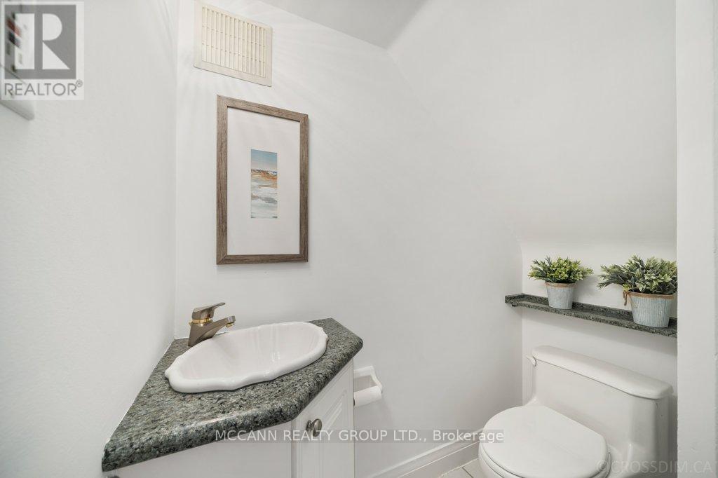 118 Braeside Road, Toronto (Lawrence Park North), Ontario  M4N 1Y2 - Photo 16 - C12403505