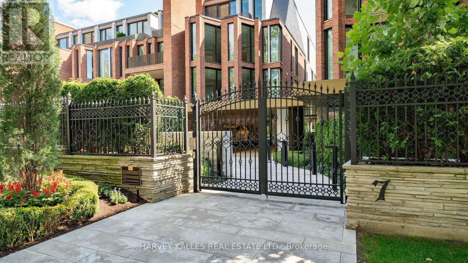 304 - 7 Dale Avenue, Toronto (Rosedale-Moore Park), Ontario  M4W 1K2 - Photo 2 - C12403539