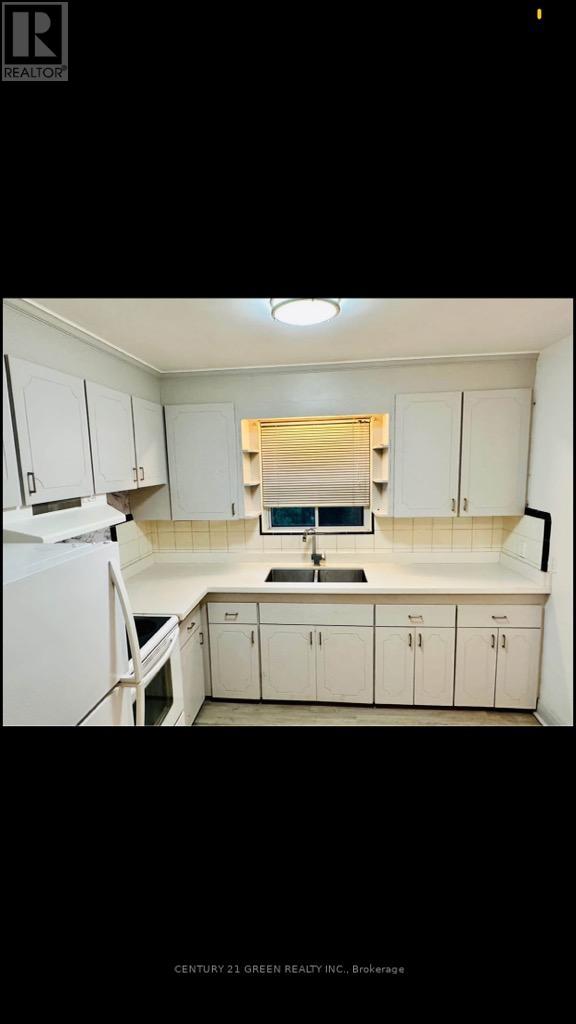 26 Kenton Drive, Toronto, Ontario  M2R 2H8 - Photo 2 - C12403676