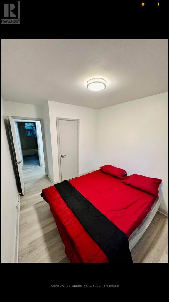 26 Kenton Drive, Toronto, Ontario  M2R 2H8 - Photo 5 - C12403676