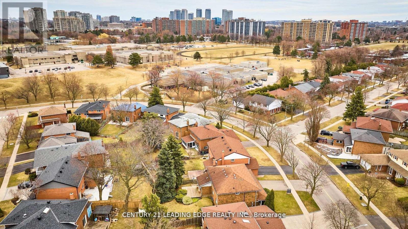 24 Dunmurray Boulevard, Toronto (Tam O'shanter-Sullivan), Ontario  M1T 2J9 - Photo 2 - E12403538