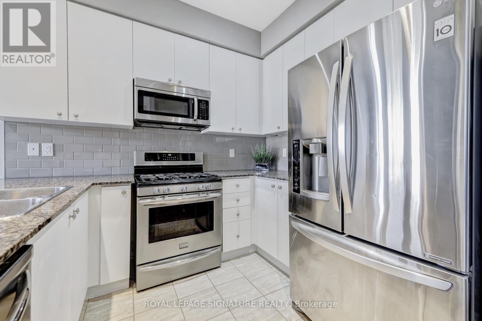 2442 Earl Grey Avenue, Pickering, Ontario  L1X 0B9 - Photo 18 - E12403541