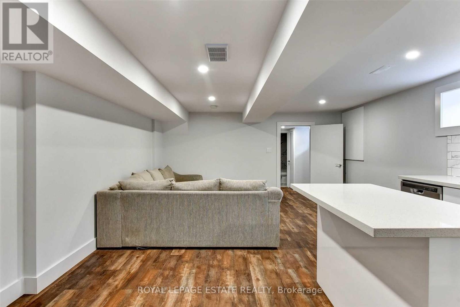 Bsmt - 1329 Woodbine Avenue, Toronto, Ontario  M4C 4E9 - Photo 4 - E12403635