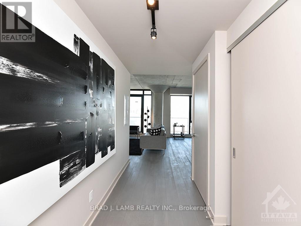 414 - 203 Catherine Street, Ottawa, Ontario  K2P 1J5 - Photo 2 - X12403727