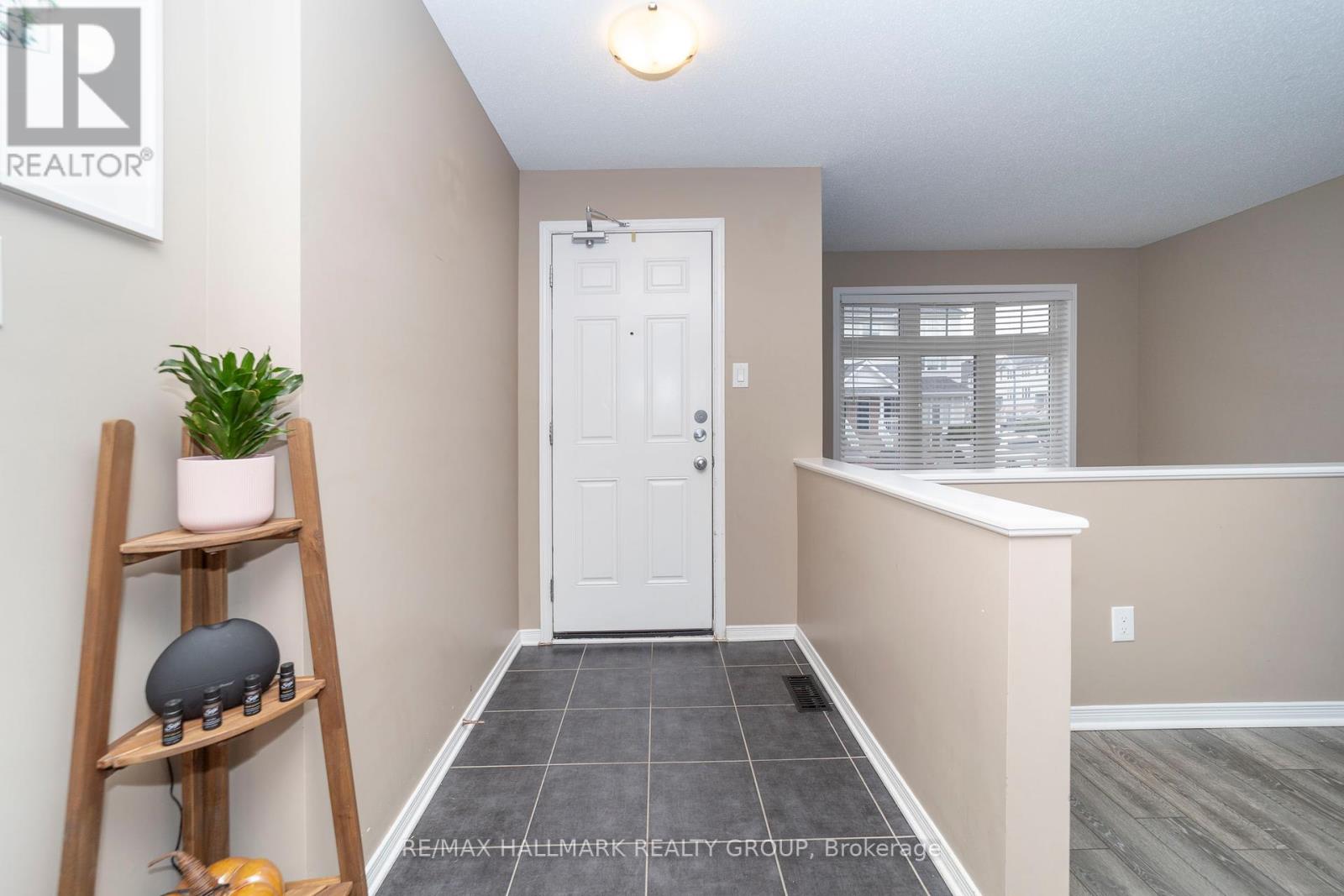 309 Galston Private, Ottawa, Ontario  K1W 0G3 - Photo 3 - X12403731