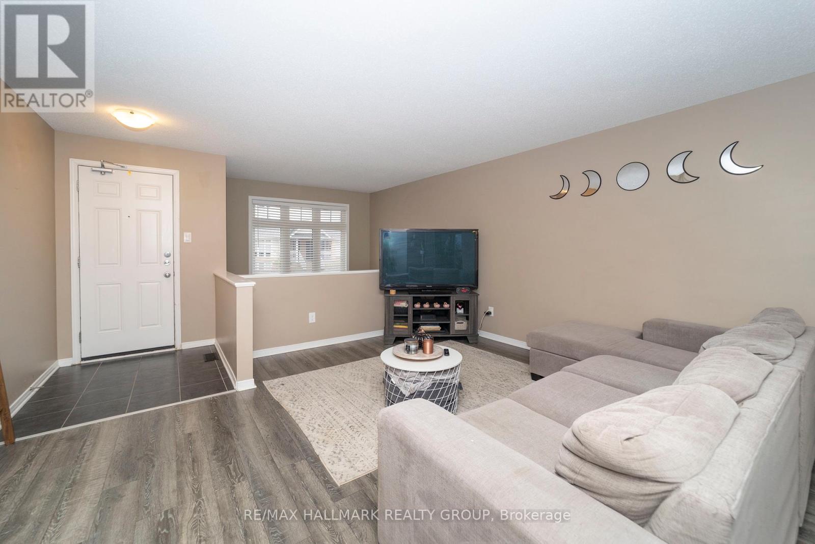 309 Galston Private, Ottawa, Ontario  K1W 0G3 - Photo 4 - X12403731