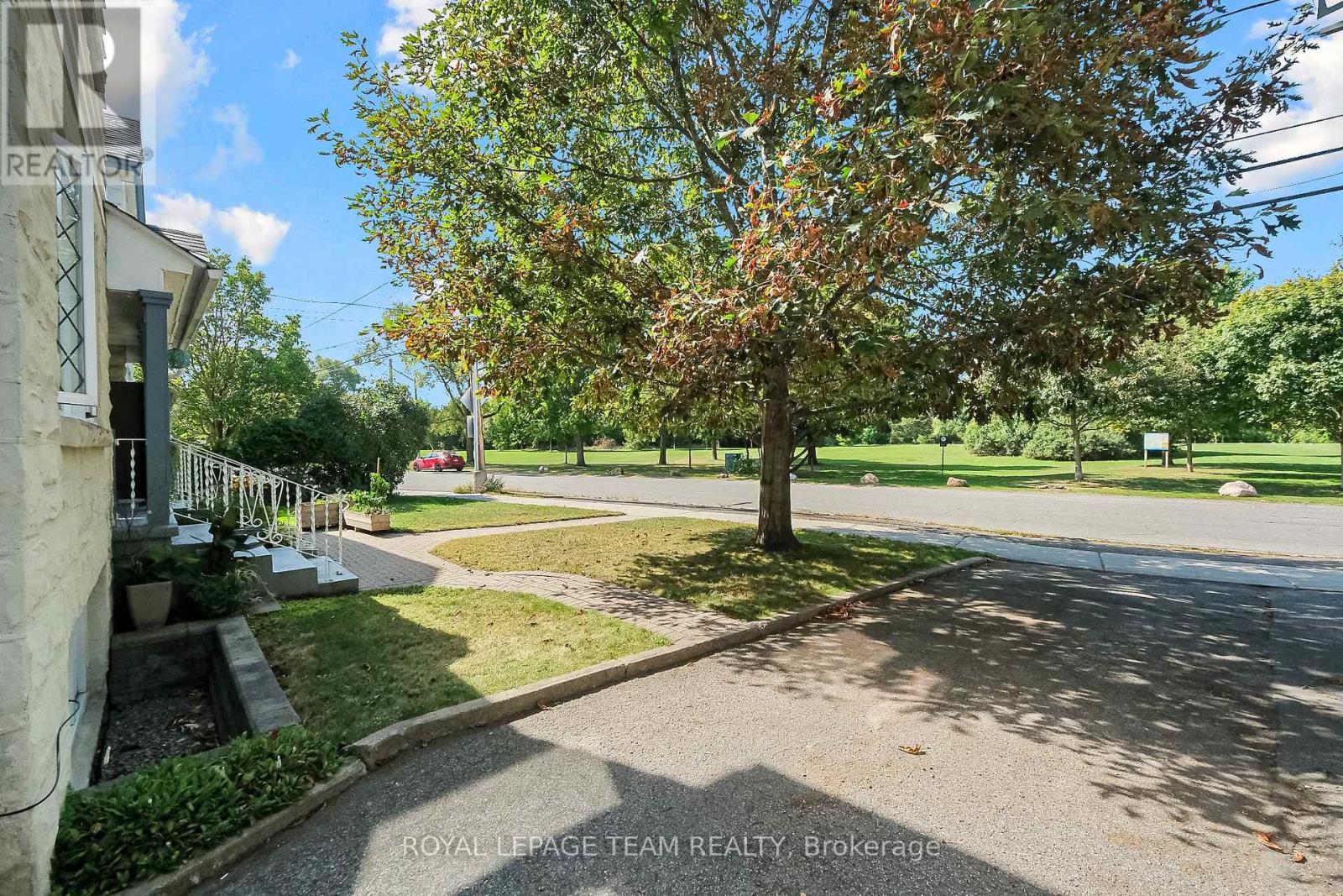 2 - 1089 North River Road, Ottawa, Ontario  K1K 3W1 - Photo 31 - X12403761