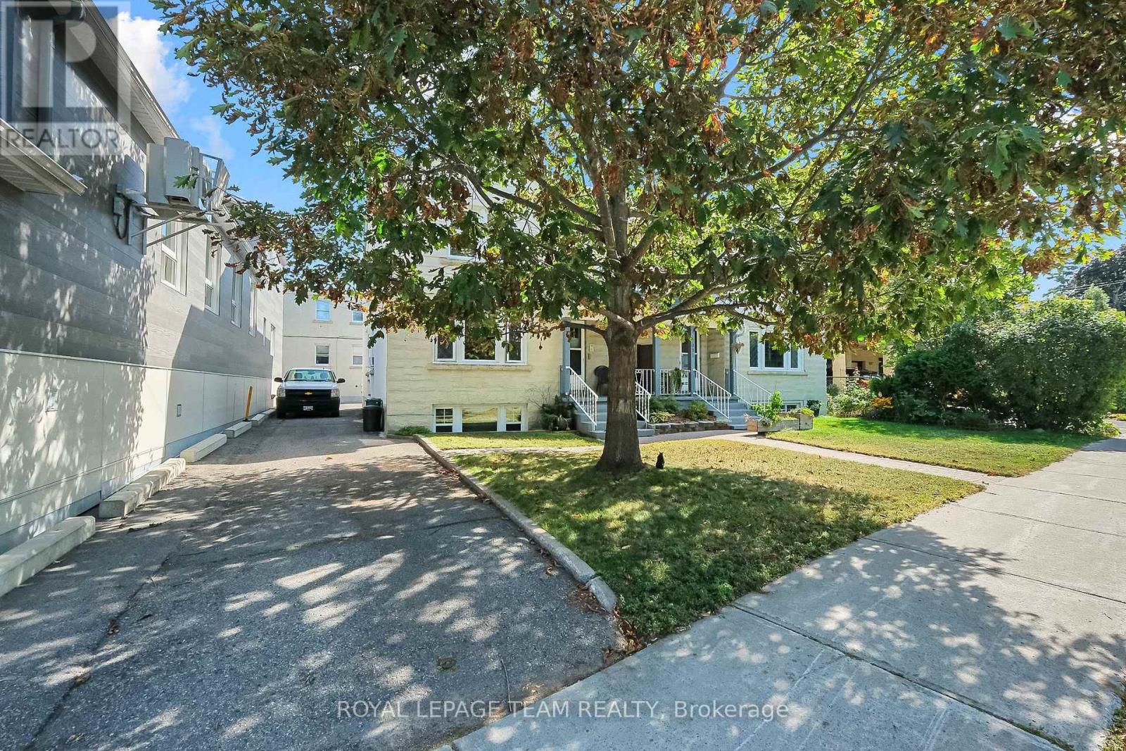 2 - 1089 North River Road, Ottawa, Ontario  K1K 3W1 - Photo 4 - X12403761