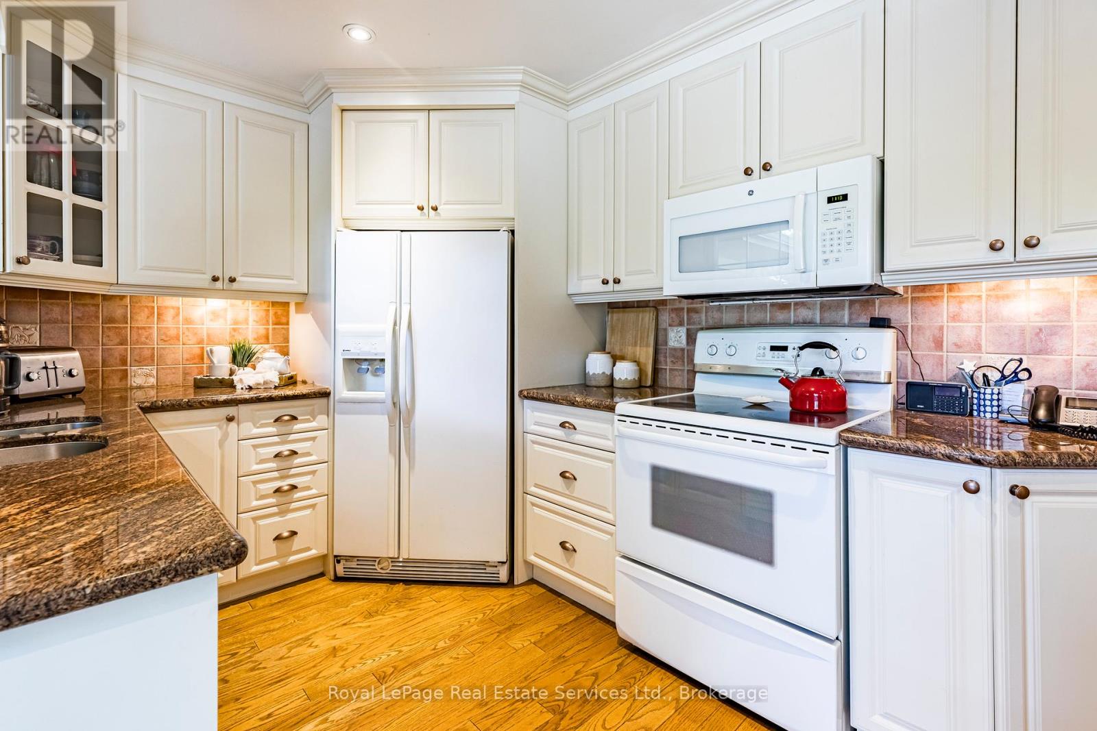 445 Dorland Road, Oakville (Fd Ford), Ontario  L6J 6B3 - Photo 13 - W12403700
