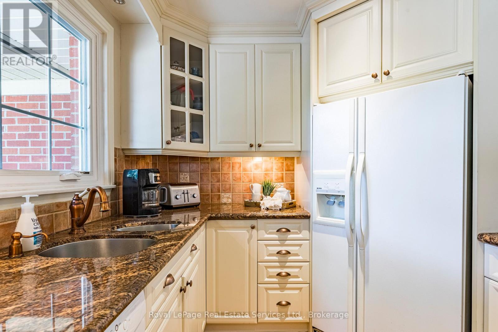 445 Dorland Road, Oakville (Fd Ford), Ontario  L6J 6B3 - Photo 14 - W12403700