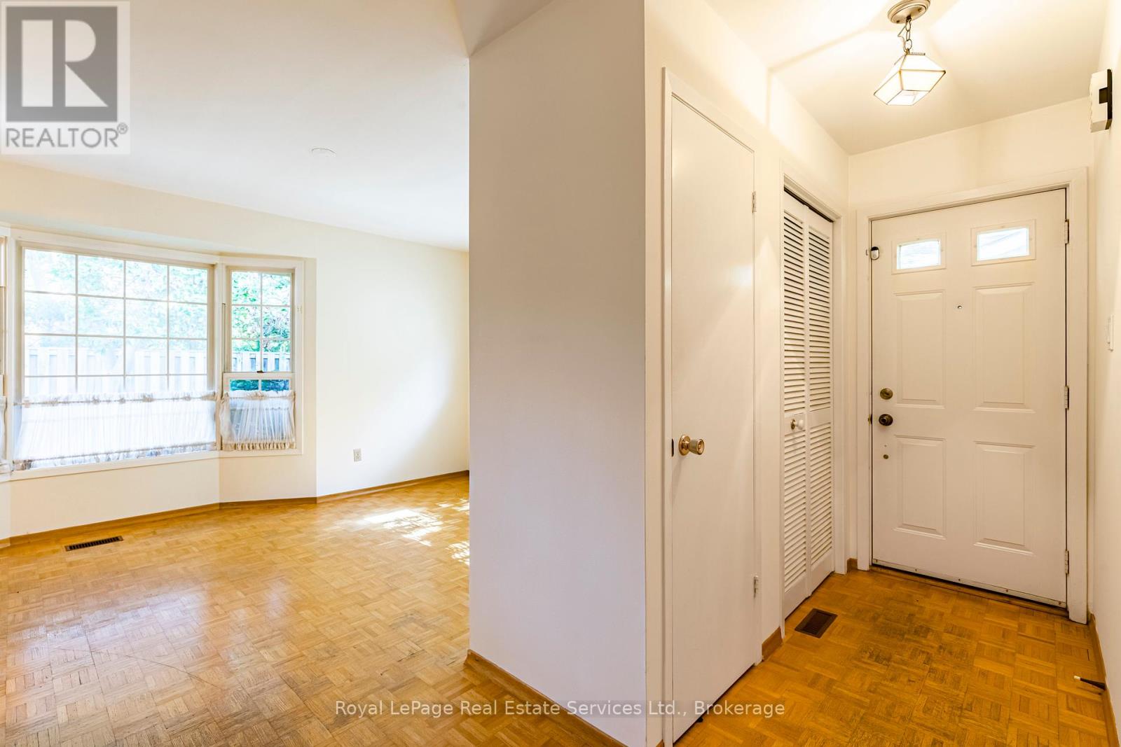 445 Dorland Road, Oakville (Fd Ford), Ontario  L6J 6B3 - Photo 16 - W12403700