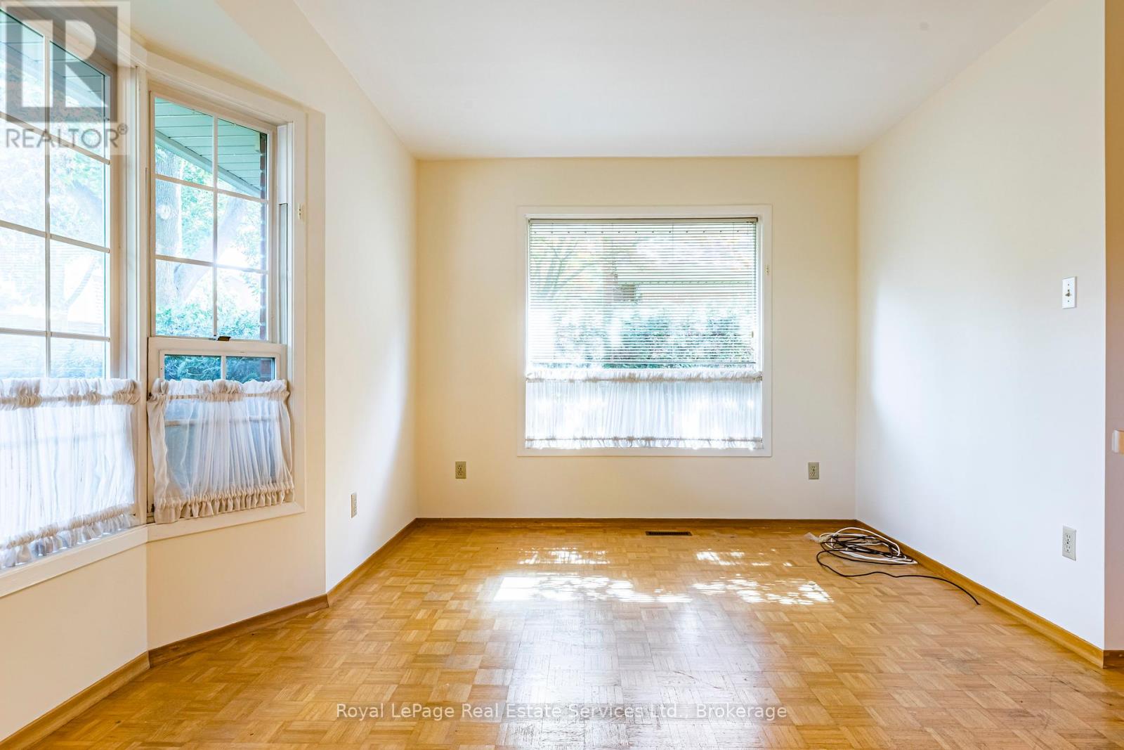 445 Dorland Road, Oakville (Fd Ford), Ontario  L6J 6B3 - Photo 18 - W12403700