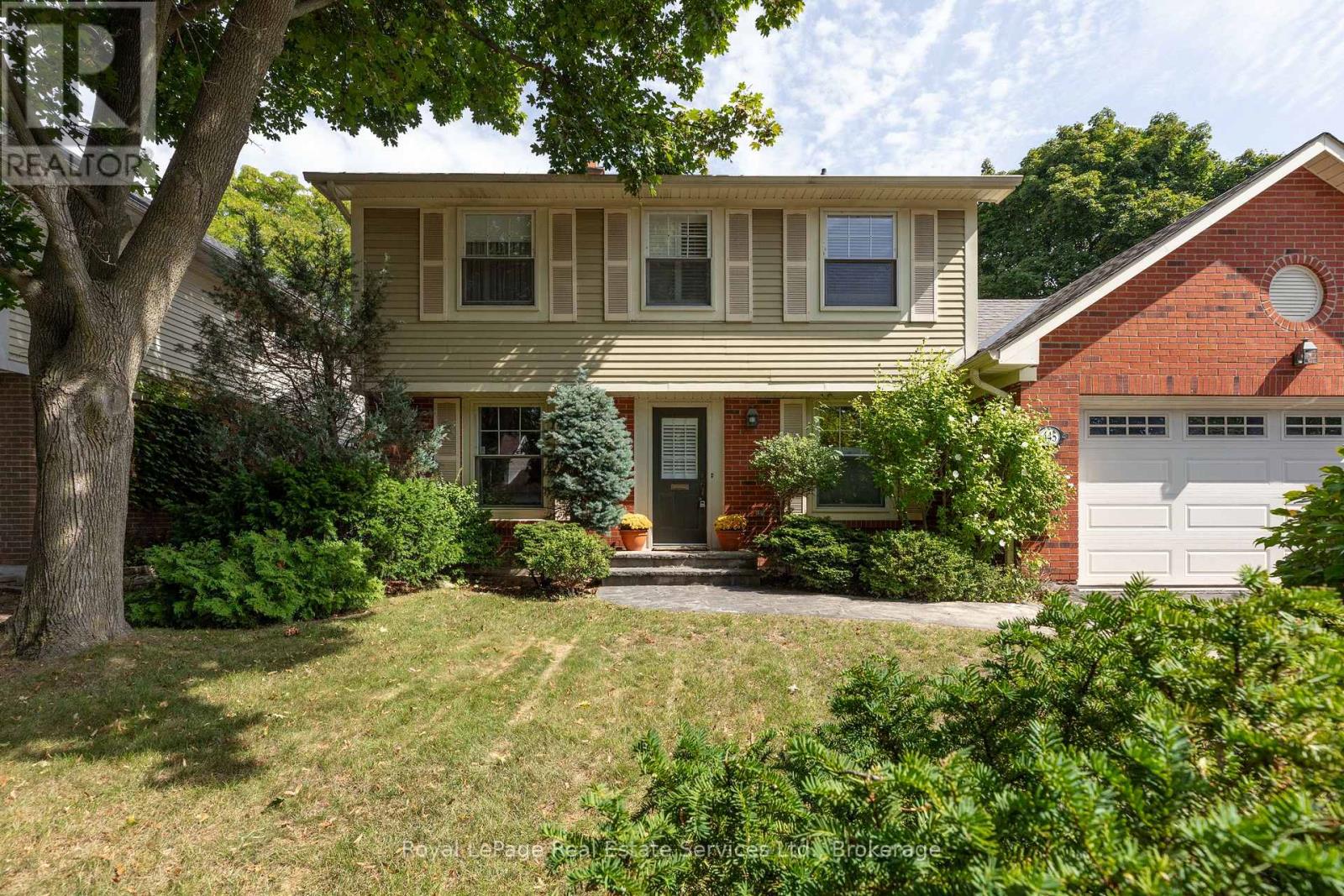 445 Dorland Road, Oakville (Fd Ford), Ontario  L6J 6B3 - Photo 2 - W12403700
