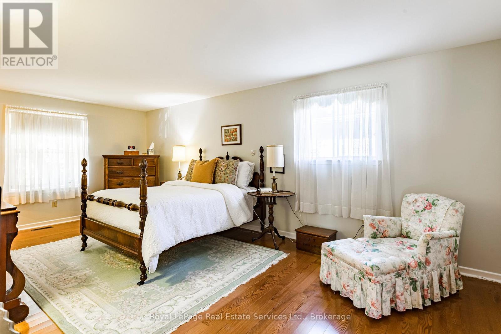 445 Dorland Road, Oakville (Fd Ford), Ontario  L6J 6B3 - Photo 22 - W12403700
