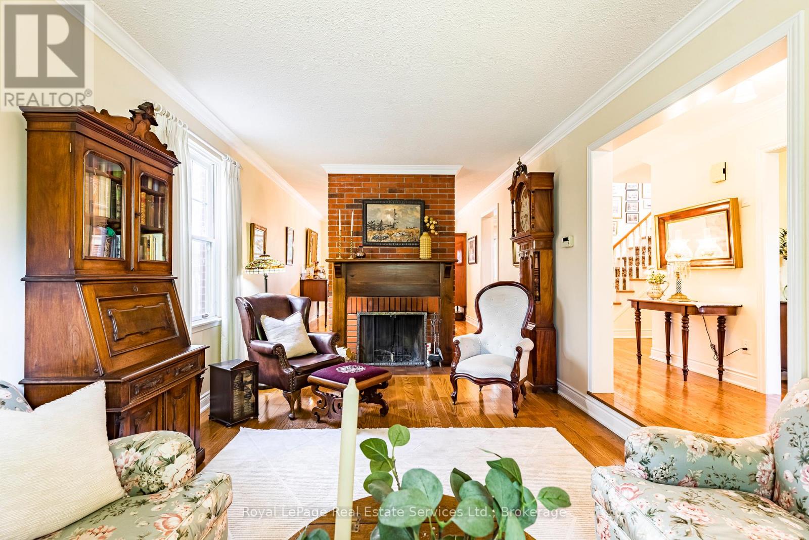 445 Dorland Road, Oakville (Fd Ford), Ontario  L6J 6B3 - Photo 5 - W12403700