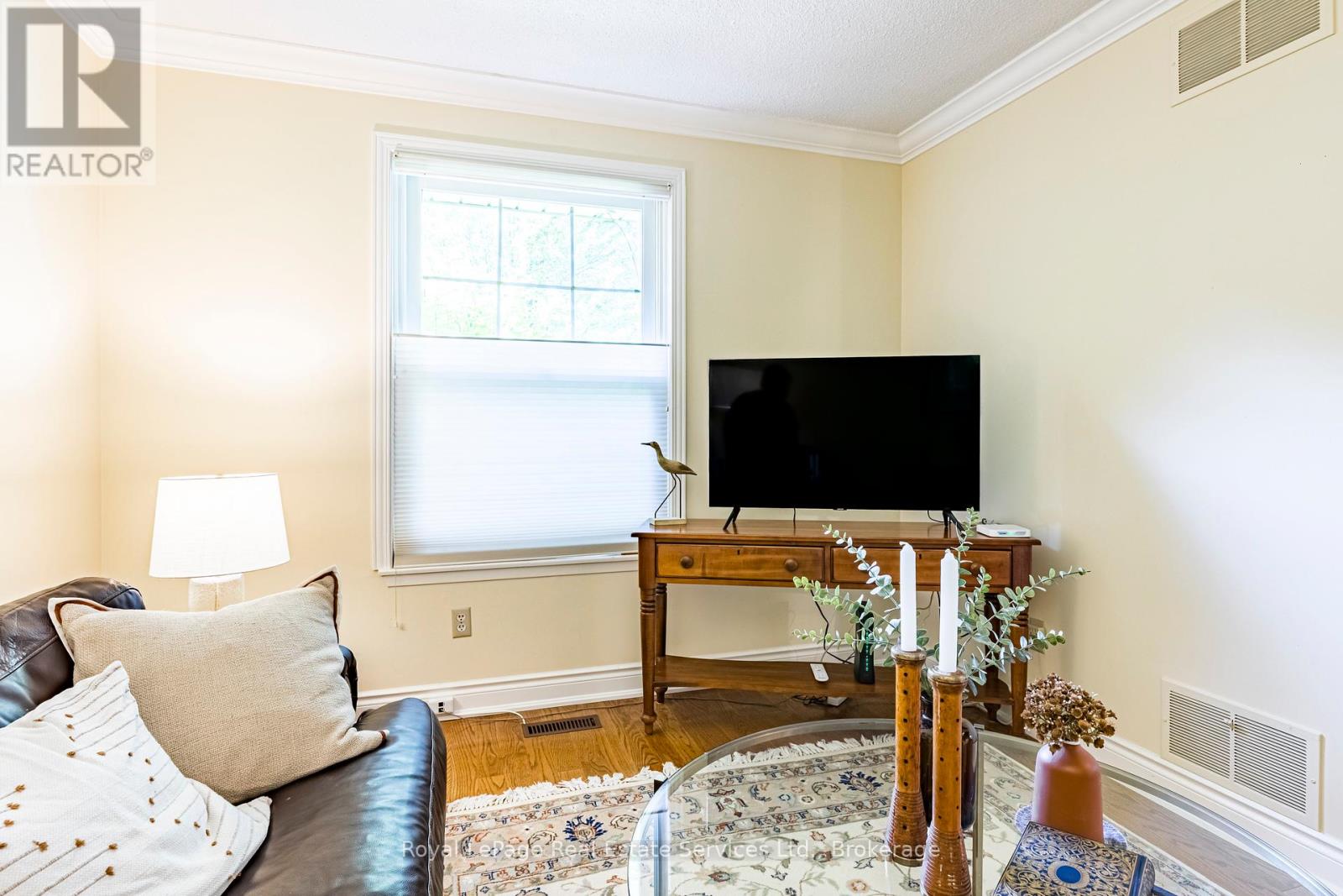445 Dorland Road, Oakville (Fd Ford), Ontario  L6J 6B3 - Photo 7 - W12403700