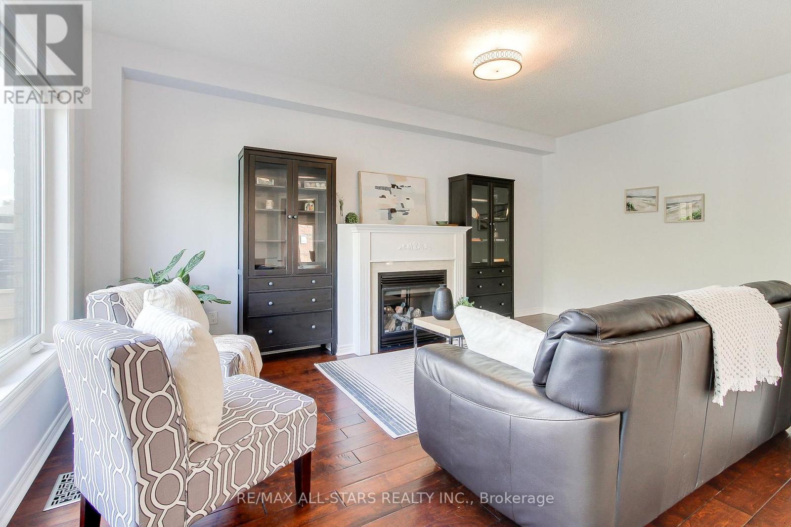 16 James Ratcliff Avenue, Whitchurch-Stouffville (Stouffville), Ontario  L4A 1P2 - Photo 15 - N12328353