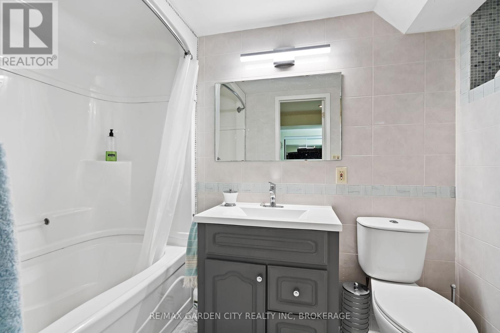 227 Riverview Boulevard, St. Catharines, Ontario  L2T 3N2 - Photo 27 - X12403725