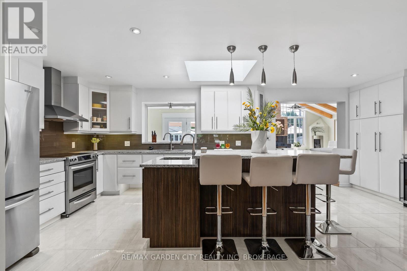 227 Riverview Boulevard, St. Catharines, Ontario  L2T 3N2 - Photo 6 - X12403725