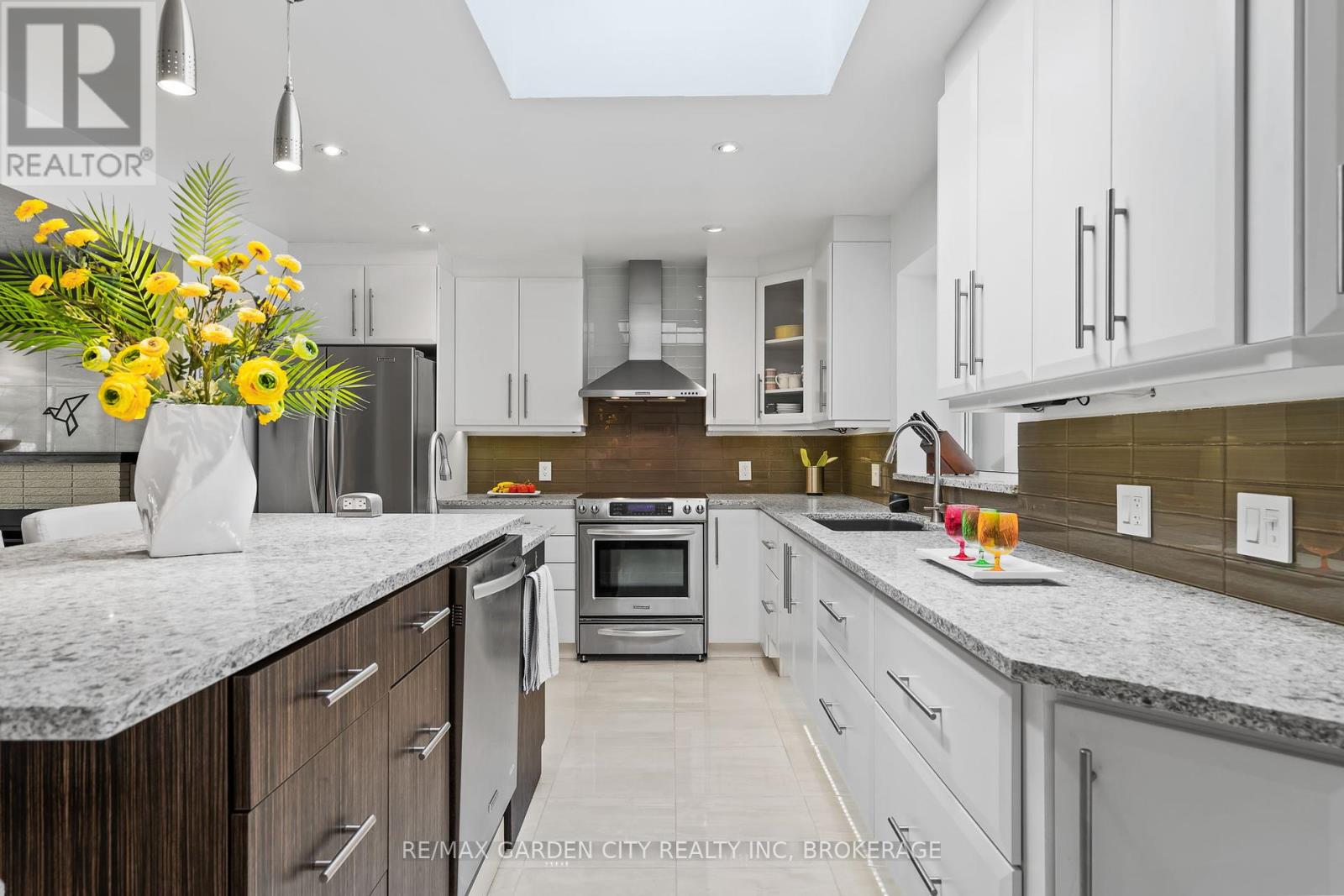 227 Riverview Boulevard, St. Catharines, Ontario  L2T 3N2 - Photo 8 - X12403725