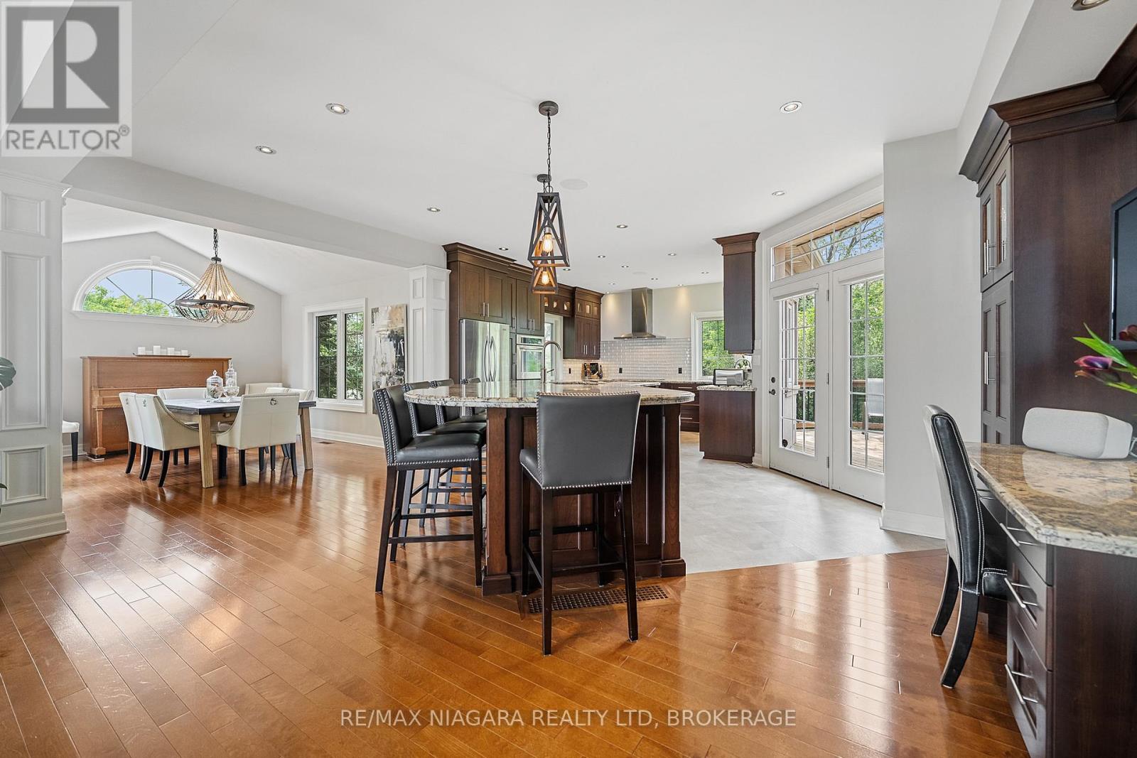 4618 Sandy Cove Drive, Lincoln (Lincoln Lake), Ontario  L0R 1B1 - Photo 12 - X12403786