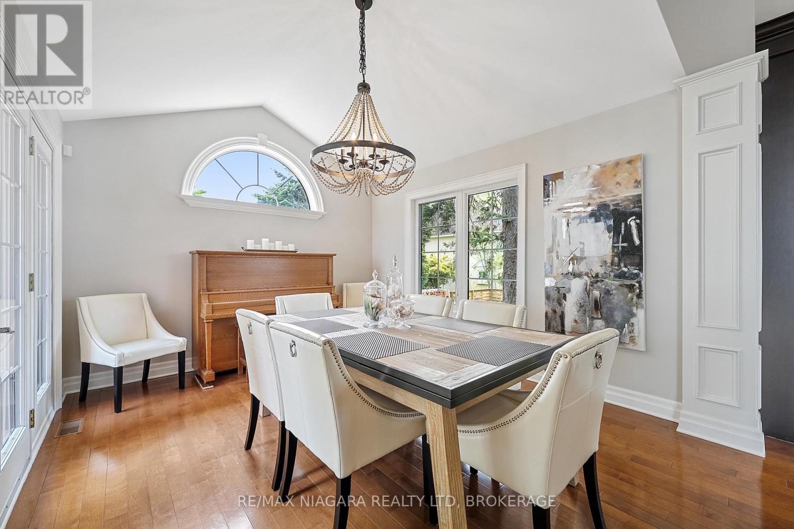 4618 Sandy Cove Drive, Lincoln (Lincoln Lake), Ontario  L0R 1B1 - Photo 13 - X12403786