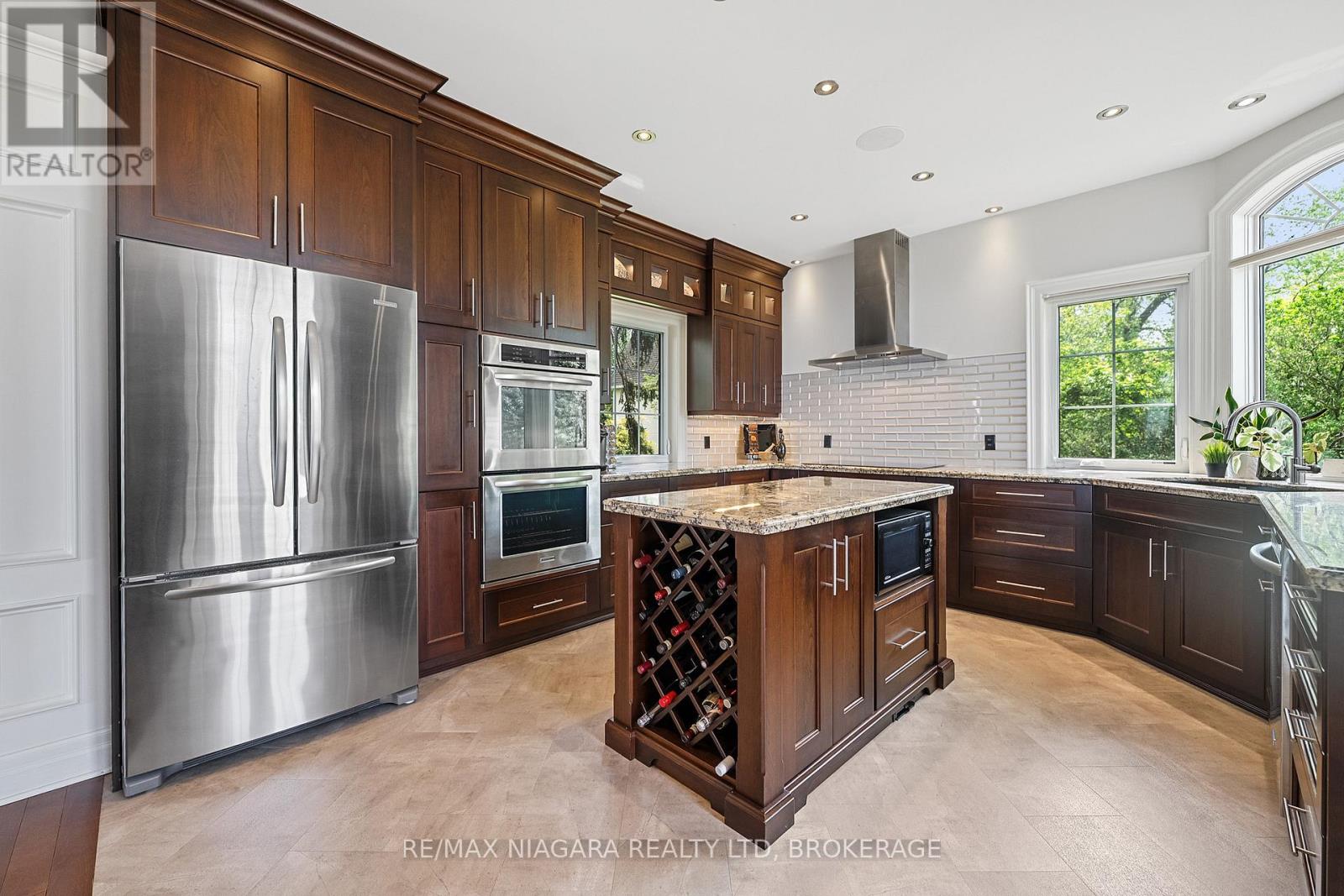 4618 Sandy Cove Drive, Lincoln (Lincoln Lake), Ontario  L0R 1B1 - Photo 14 - X12403786