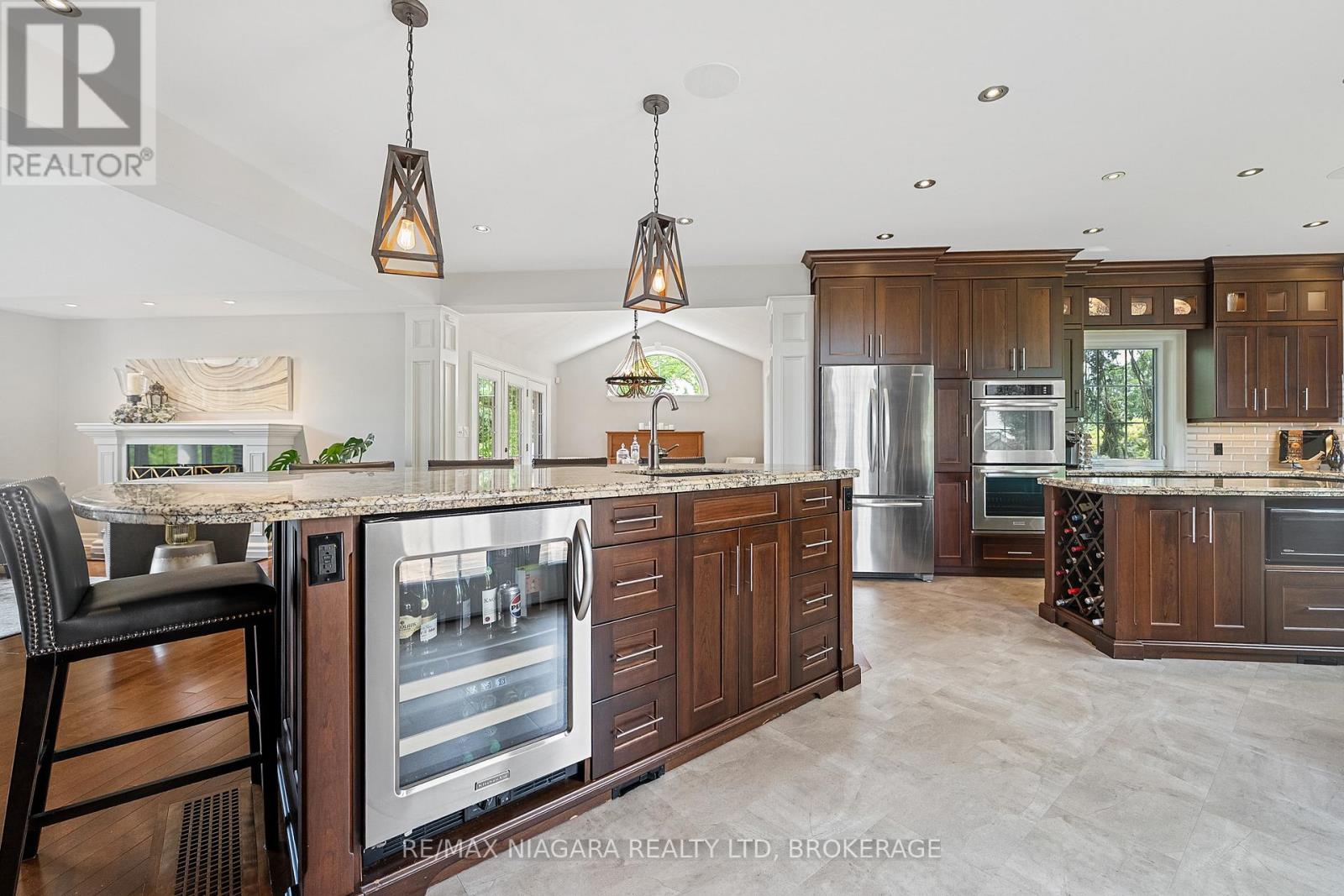 4618 Sandy Cove Drive, Lincoln (Lincoln Lake), Ontario  L0R 1B1 - Photo 16 - X12403786