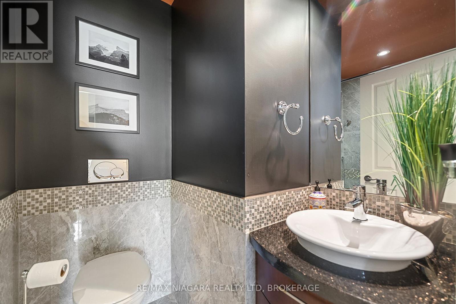 4618 Sandy Cove Drive, Lincoln (Lincoln Lake), Ontario  L0R 1B1 - Photo 18 - X12403786