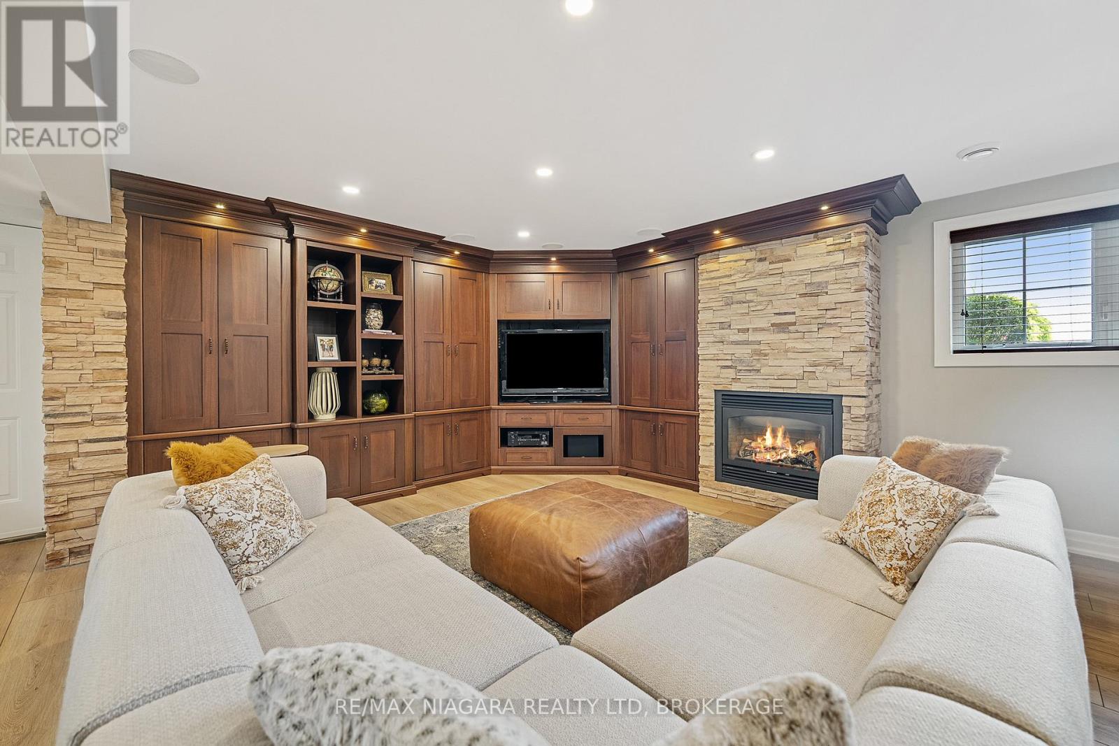 4618 Sandy Cove Drive, Lincoln (Lincoln Lake), Ontario  L0R 1B1 - Photo 33 - X12403786