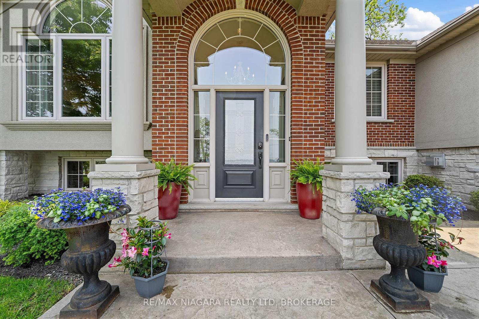 4618 Sandy Cove Drive, Lincoln (Lincoln Lake), Ontario  L0R 1B1 - Photo 7 - X12403786