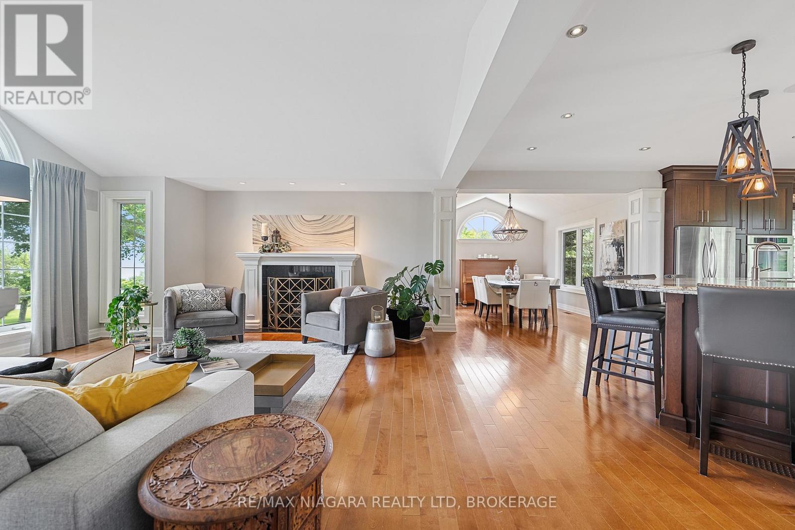 4618 Sandy Cove Drive, Lincoln (Lincoln Lake), Ontario  L0R 1B1 - Photo 9 - X12403786