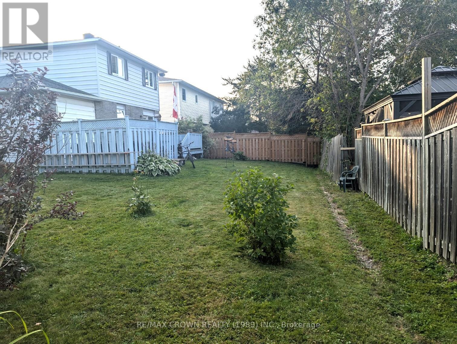 12 Cypress Court, North Bay (College Heights), Ontario  P1B 9G9 - Photo 5 - X12403753