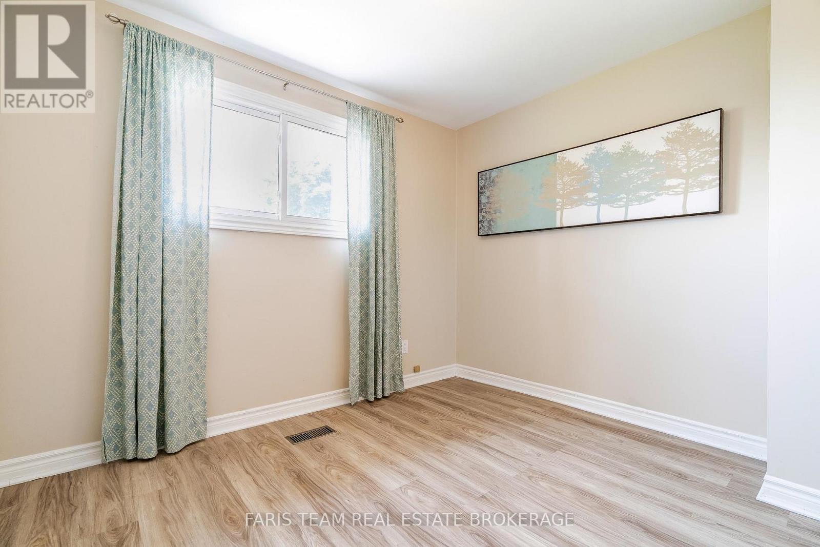 173 Toronto Street, Barrie, Ontario  L4N 1V6 - Photo 18 - S12403657