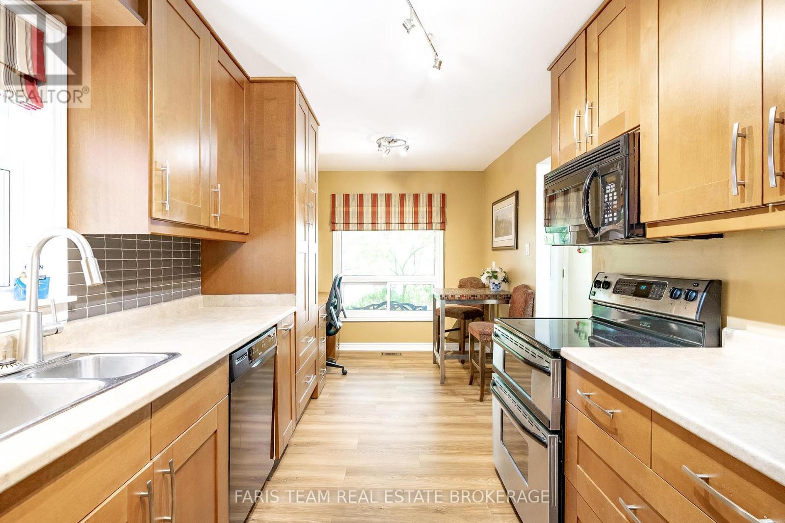 173 Toronto Street, Barrie, Ontario  L4N 1V6 - Photo 6 - S12403657