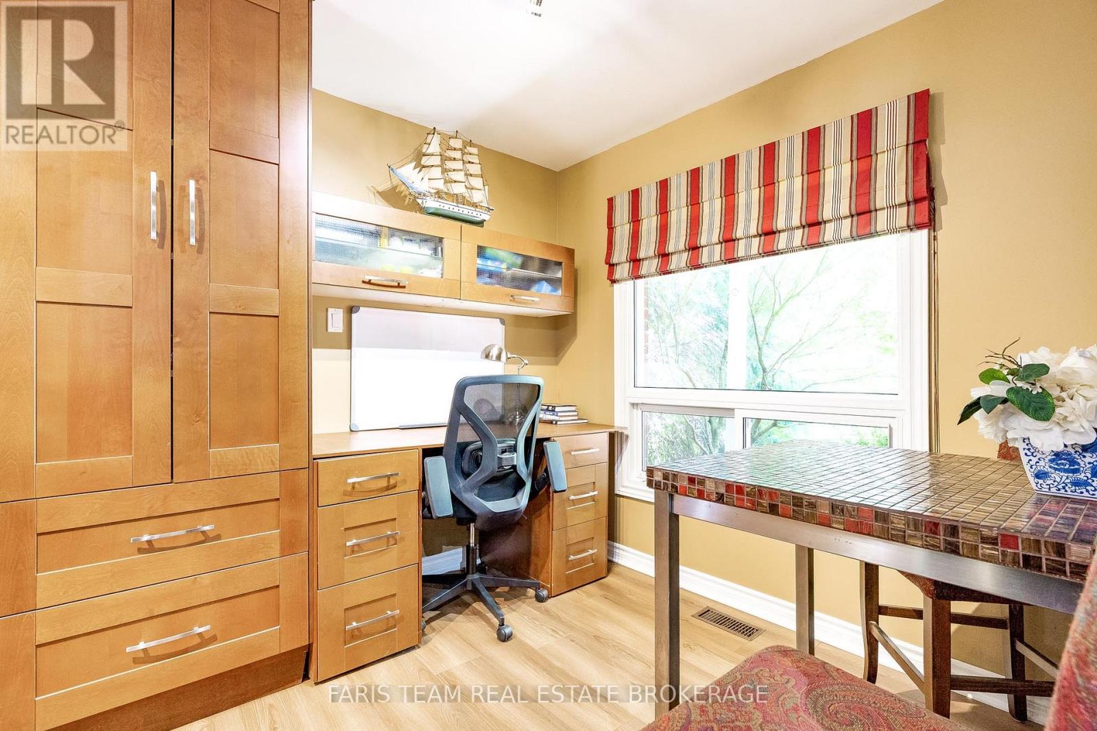 173 Toronto Street, Barrie, Ontario  L4N 1V6 - Photo 7 - S12403657