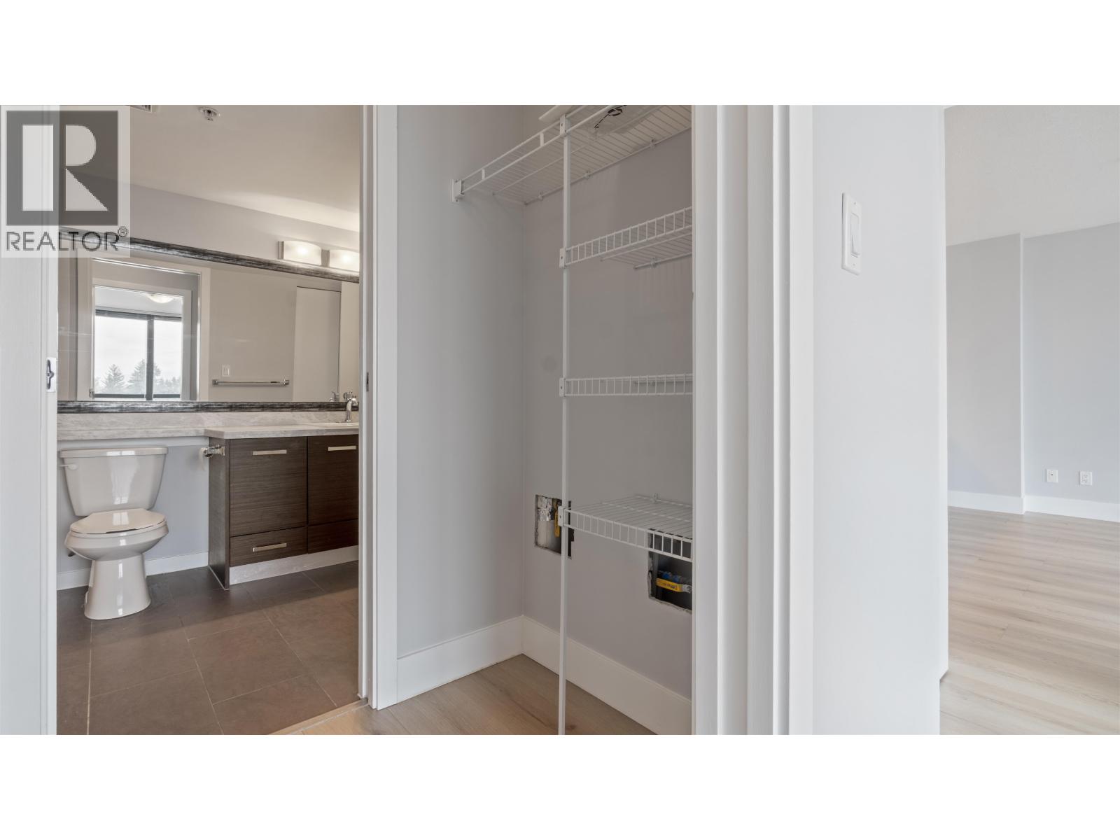 806 2959 Glen Drive, Coquitlam, British Columbia  V3B 0B8 - Photo 11 - R3047601