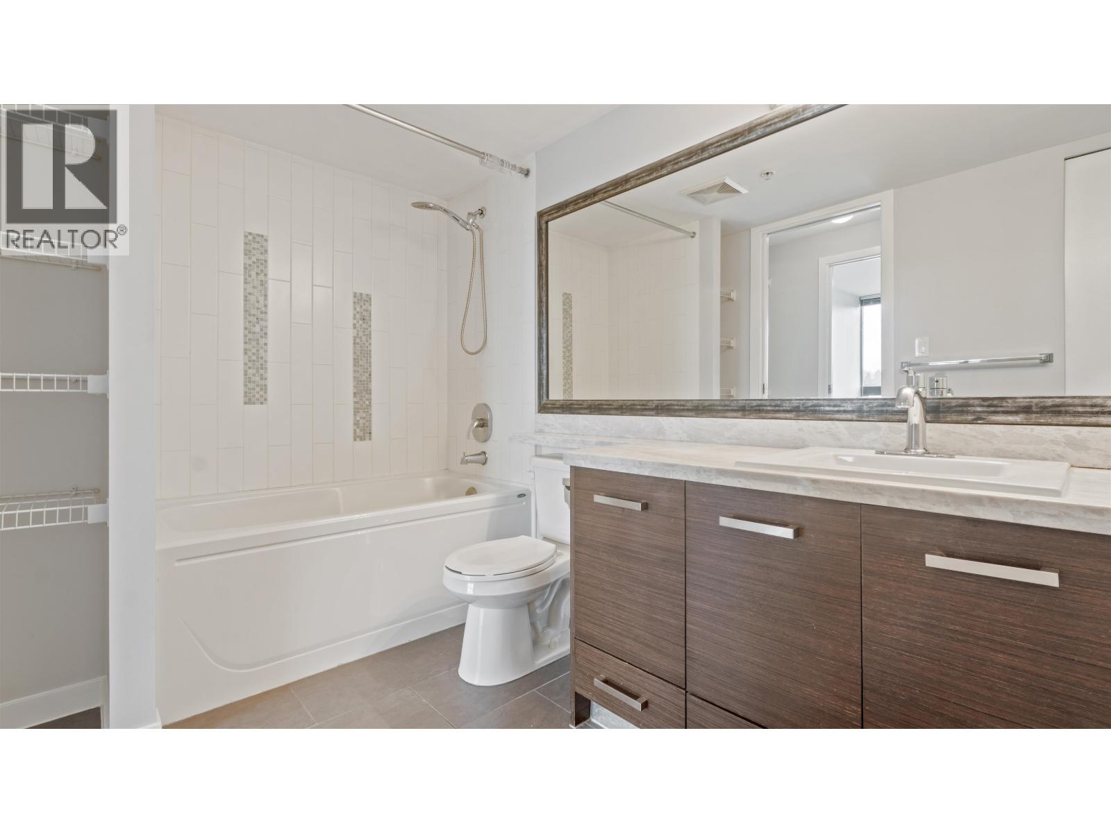 806 2959 Glen Drive, Coquitlam, British Columbia  V3B 0B8 - Photo 13 - R3047601