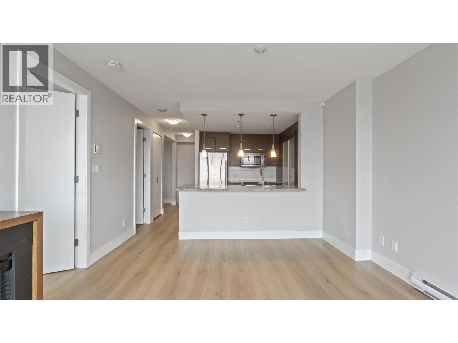 806 2959 Glen Drive, Coquitlam, British Columbia  V3B 0B8 - Photo 4 - R3047601