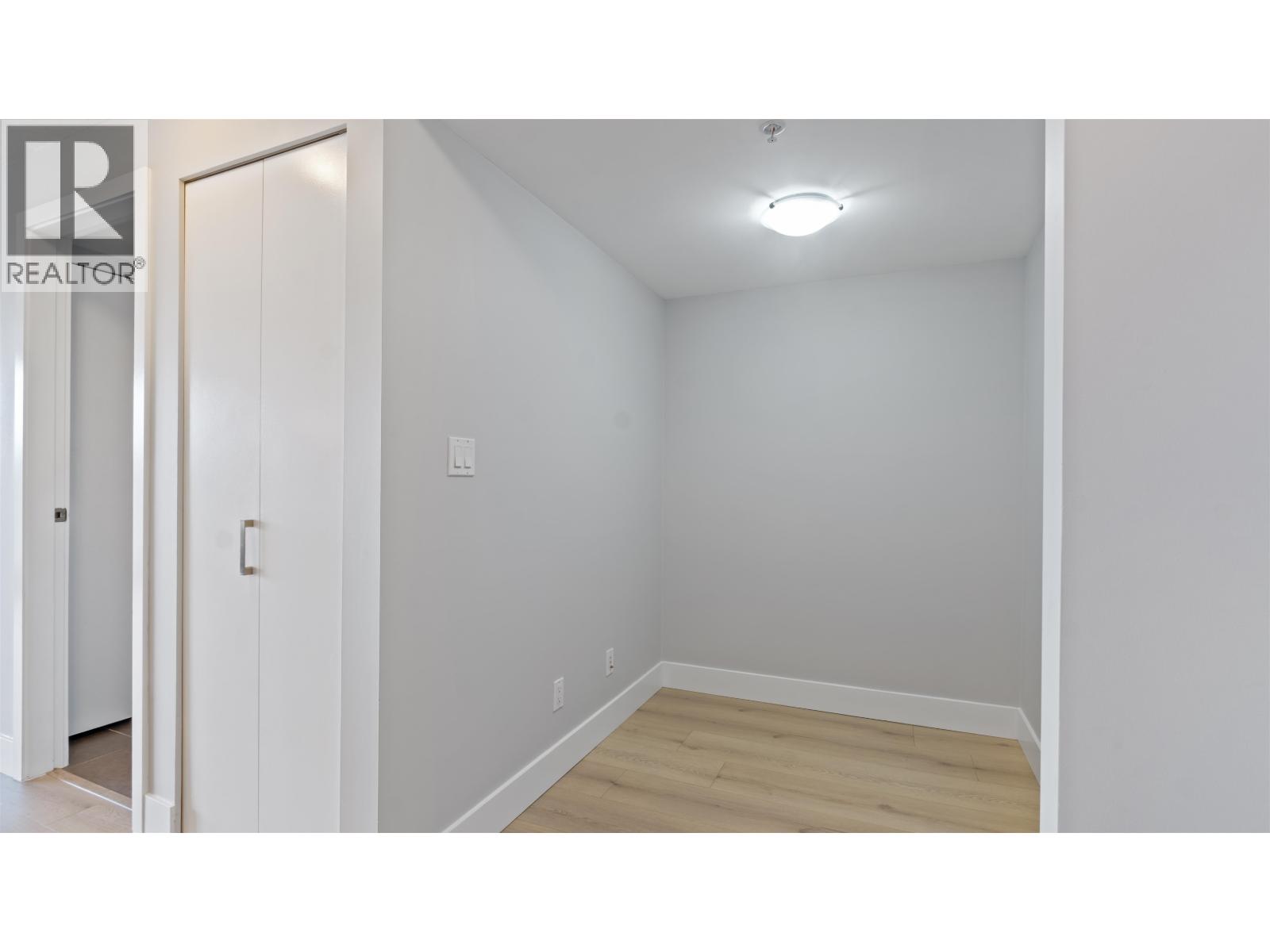 806 2959 Glen Drive, Coquitlam, British Columbia  V3B 0B8 - Photo 5 - R3047601