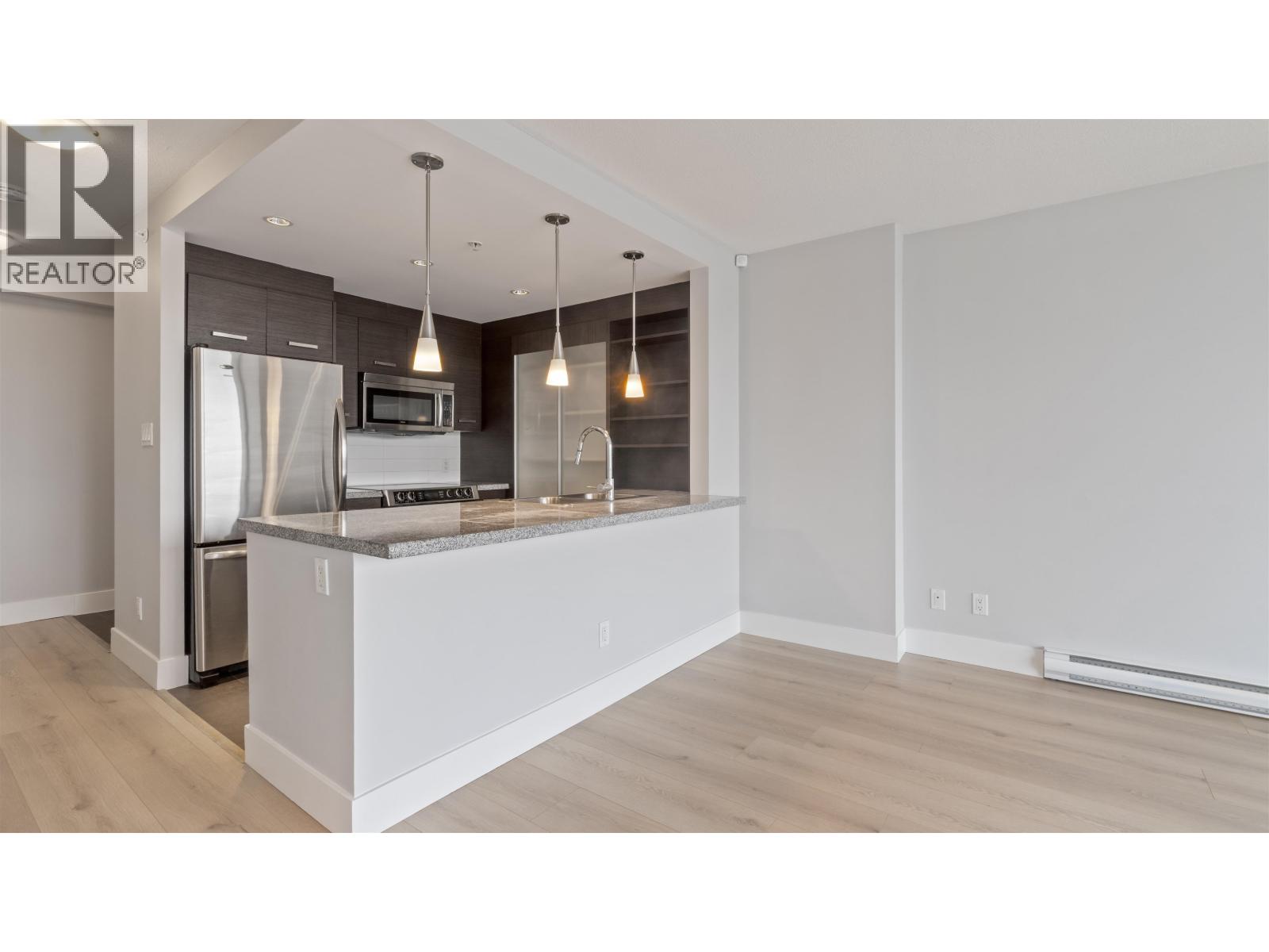 806 2959 Glen Drive, Coquitlam, British Columbia  V3B 0B8 - Photo 7 - R3047601