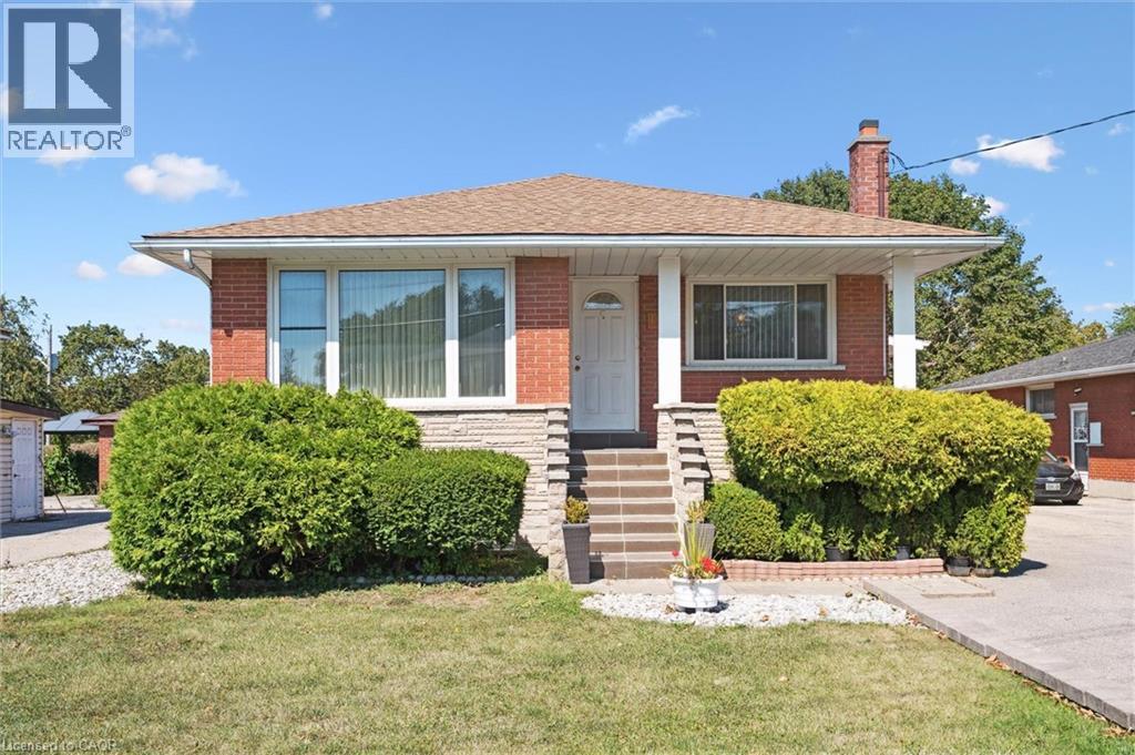 Property at 136 FAIRWAY Road N image 1