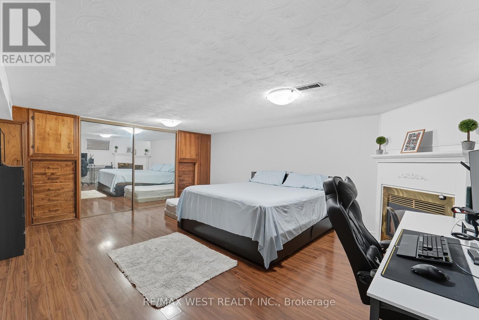 204 Jeffcoat Drive, Toronto, Ontario  M9W 3C9 - Photo 22 - W12401693