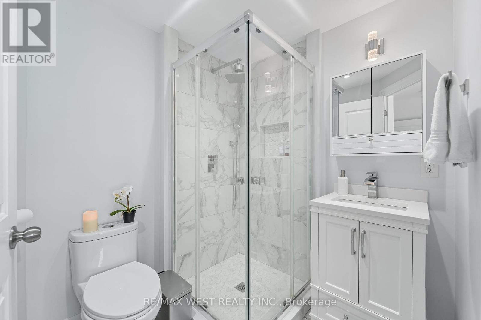 204 Jeffcoat Drive, Toronto, Ontario  M9W 3C9 - Photo 16 - W12401693
