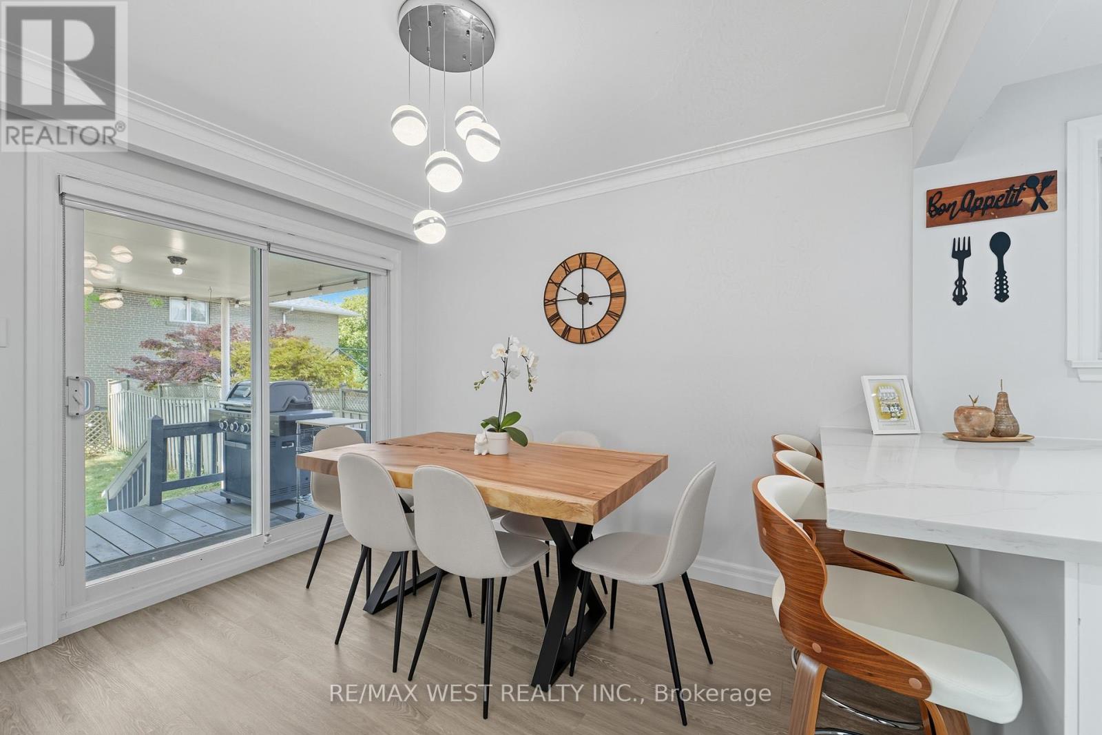 204 Jeffcoat Drive, Toronto, Ontario  M9W 3C9 - Photo 4 - W12401693