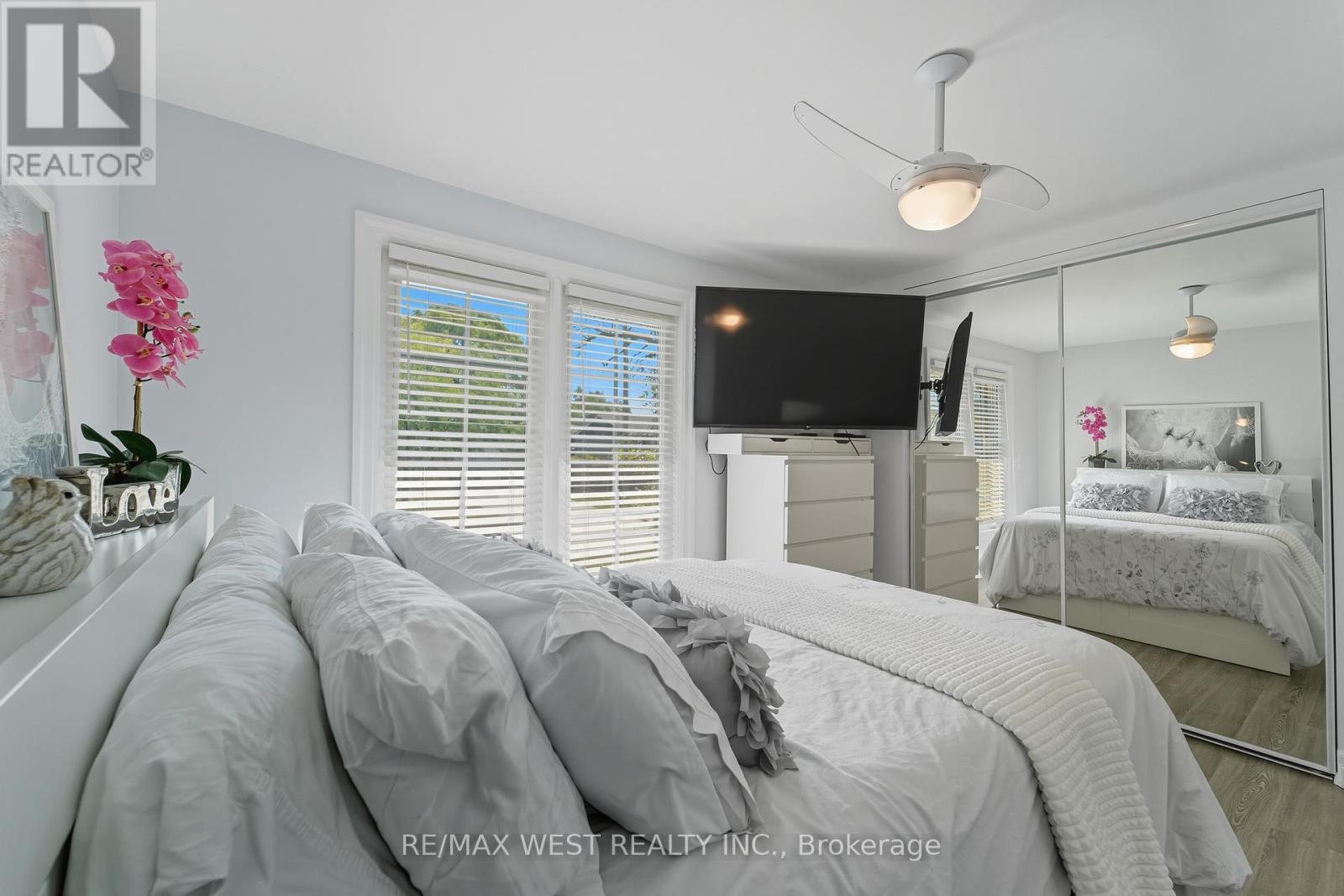 204 Jeffcoat Drive, Toronto, Ontario  M9W 3C9 - Photo 15 - W12401693