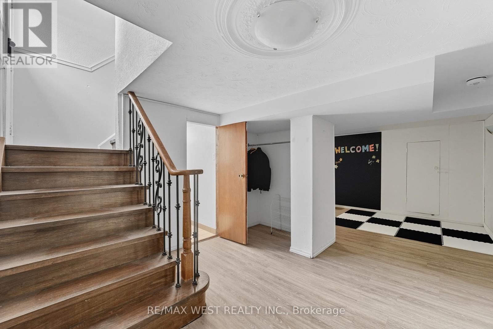 204 Jeffcoat Drive, Toronto, Ontario  M9W 3C9 - Photo 19 - W12401693
